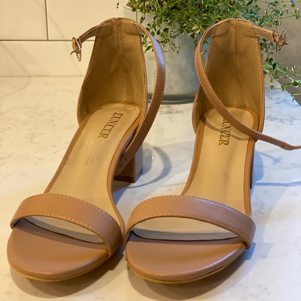 Block-heel sandal, nude, Size 7.5, W, never been worn. Very comfy, faux leather.